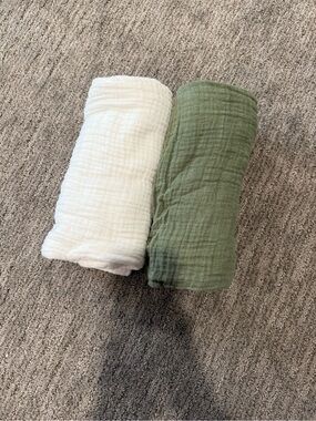 Little unicorn muslin swaddle